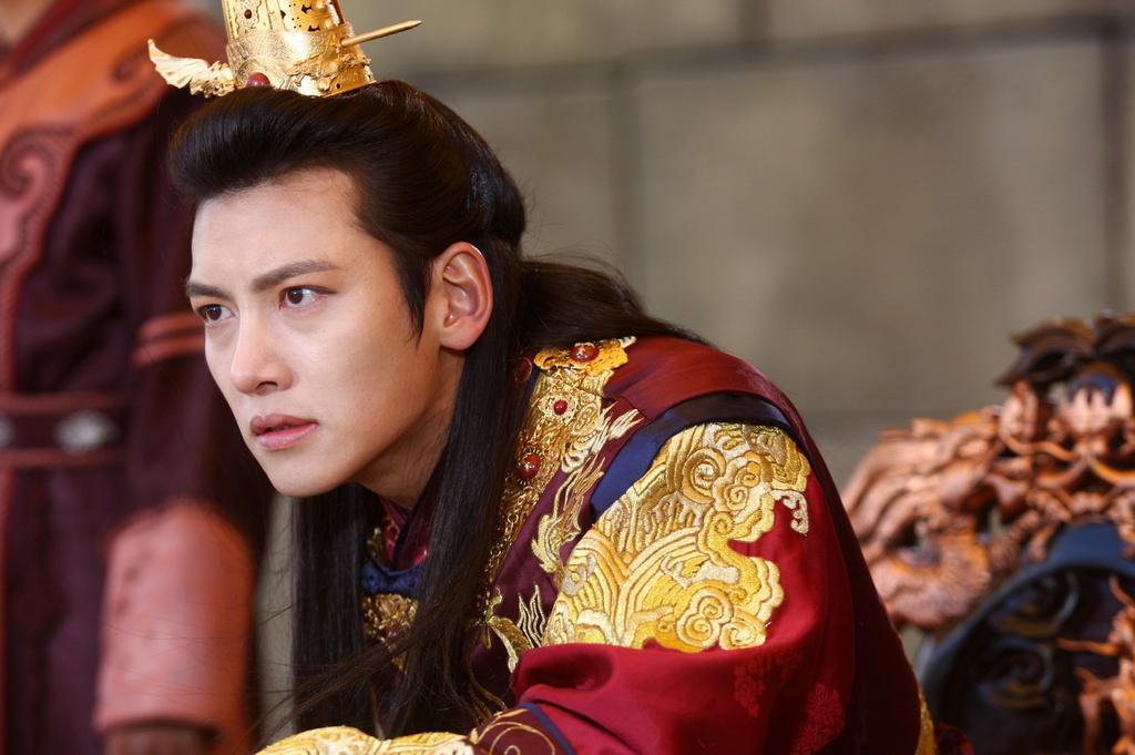 Vai diễn hoàng đế Ta Hwan - nhân vật đế vương si tình được Ji Chang Wook khắc họa thành công. Diễn xuất của Ji Chang Wook góp phần tạo nên thành công của tác phẩm lịch sử ăn khách năm 2013.