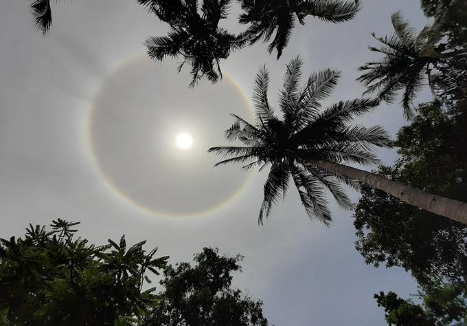 Người dân thích thú khi thấy quầng mặt trời xuất hiện ở nhiều nơi-3