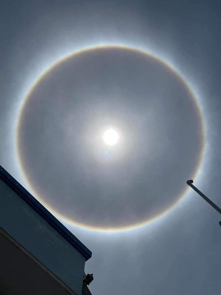 Người dân thích thú khi thấy quầng mặt trời xuất hiện ở nhiều nơi-4