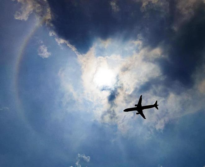 Người dân thích thú khi thấy quầng mặt trời xuất hiện ở nhiều nơi-16