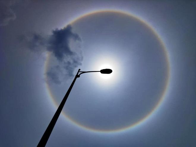 Người dân thích thú khi thấy quầng mặt trời xuất hiện ở nhiều nơi-14