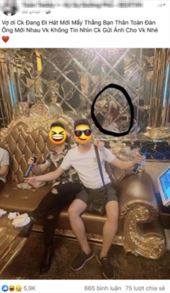 Chồng đi hát karaoke với anh em rồi hí hửng gửi ảnh cho vợ, ai ngờ gậy ông đập lưng ông-1