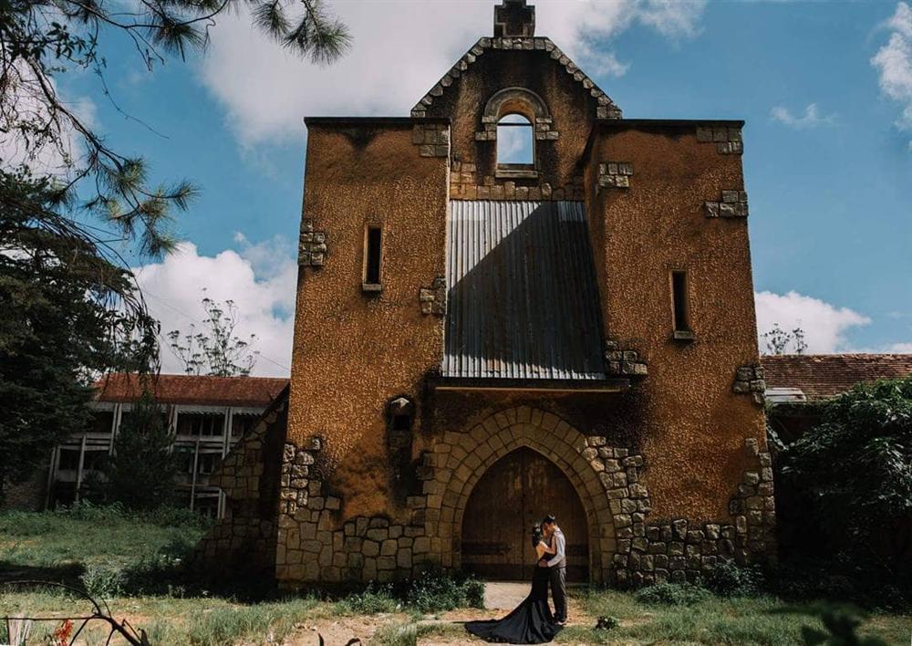 Những công trình bị bỏ hoang tại Việt Nam không dành cho team yếu bóng vía-13