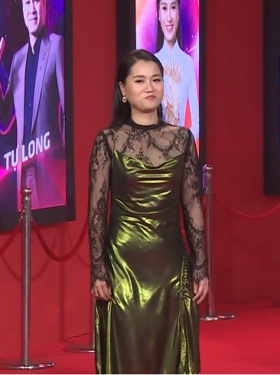 Lâm Vỹ Dạ lộ ngực phẳng, bụng to vì chọn sai trang phục-3