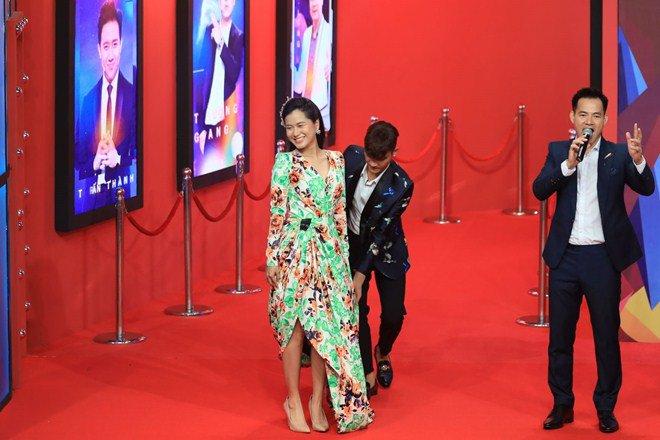 Lâm Vỹ Dạ lộ ngực phẳng, bụng to vì chọn sai trang phục-7