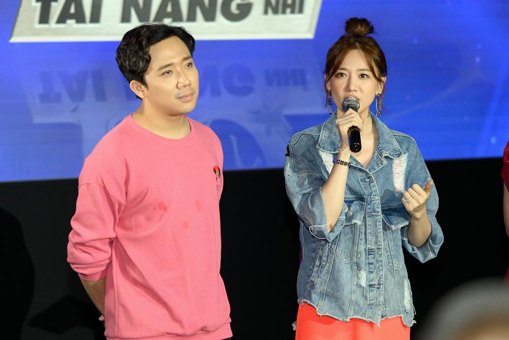 Trấn Thành bị fan nhí quây chặt, vặn vẹo: Tại sao chú lại lấy cô Hari Won?-4