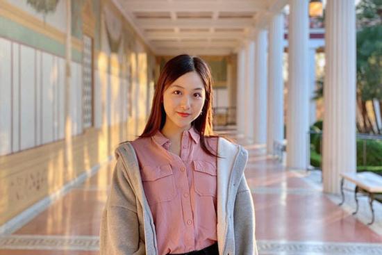 Gái xinh khoe mẹ hồi trẻ đẹp như minh tinh, dân mạng nức nở: Cả nhà có gen mỹ nhân thích quá nhỉ?