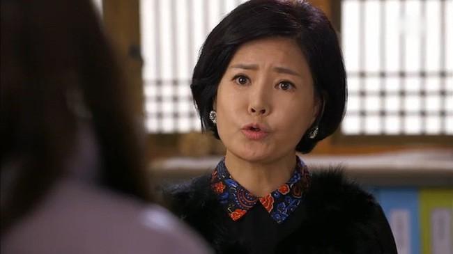 Màn tương kế tựu tế khi mẹ chồng cố tình đưa tiền thừa đi chợ của con dâu làm bà muối mặt-1