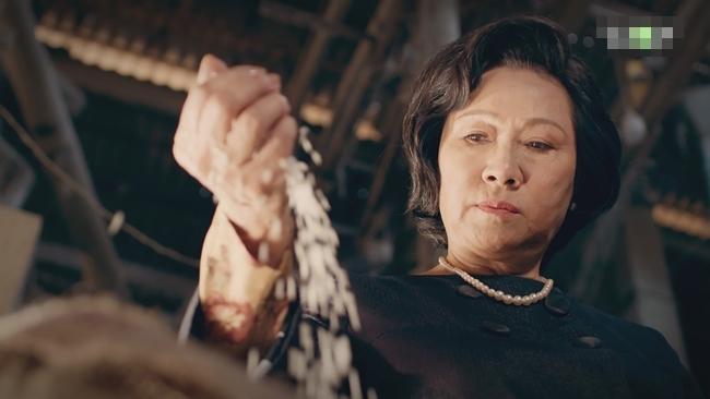 Gạo nếp gạo tẻ phần 2 tập 2: Không biết đẻ con trai, Thúy Ngân cam tâm nhường chồng cho bà nhỏ-1