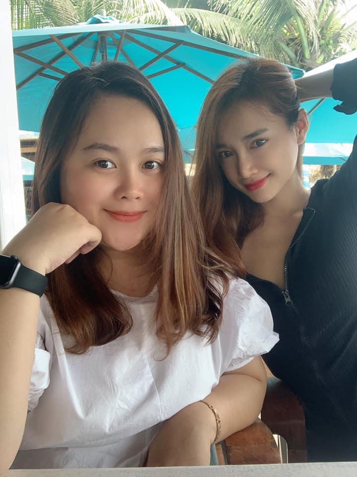 Nhã Phương lộ rõ thân hình gầy guộc, xương cổ nhô cao vì mặc nguyên set đồ đen-5