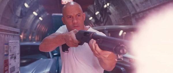 Những pha hành động phi lý tới kỳ quặc của Fast and Furious-7