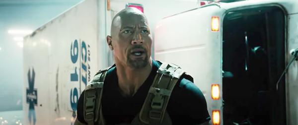Những pha hành động phi lý tới kỳ quặc của Fast and Furious-13