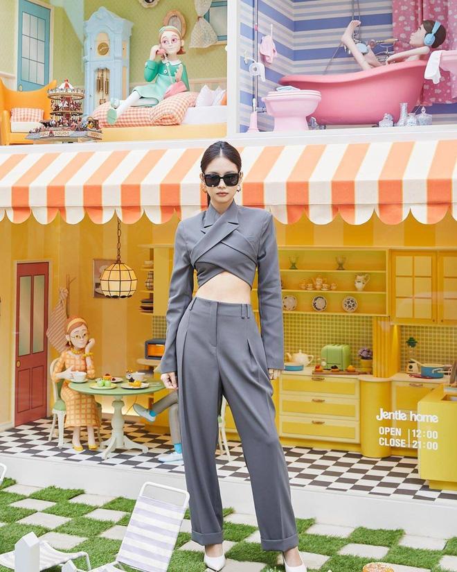 Tóc Tiên khoe style cool hết nút nhưng netizen lại réo tên Jennie vì outfit na ná tuy 2 mà 1-1