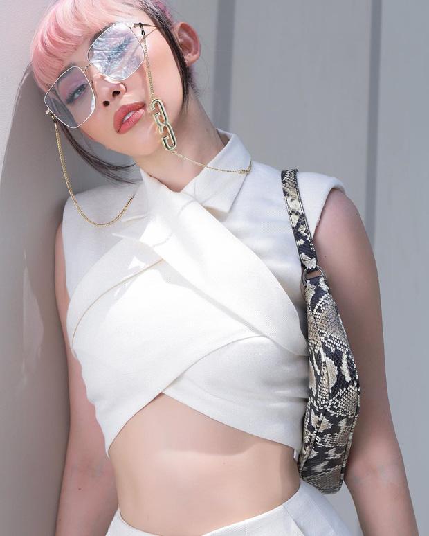 Tóc Tiên khoe style cool hết nút nhưng netizen lại réo tên Jennie vì outfit na ná tuy 2 mà 1-2