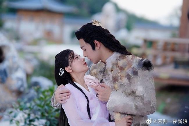 Sự thật những cảnh phim bị cắt: Tiểu Long Nữ Lưu Diệc Phi chưa là gì so với cảnh hôn nuốt lưỡi này!-6