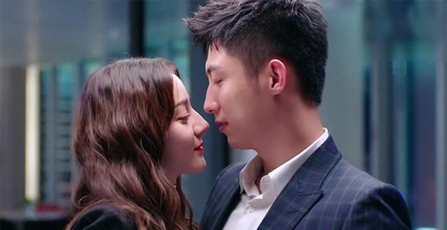 Sự thật những cảnh phim bị cắt: Tiểu Long Nữ Lưu Diệc Phi chưa là gì so với cảnh hôn nuốt lưỡi này!-10