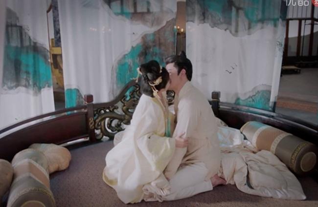 Sự thật những cảnh phim bị cắt: Tiểu Long Nữ Lưu Diệc Phi chưa là gì so với cảnh hôn nuốt lưỡi này!-13