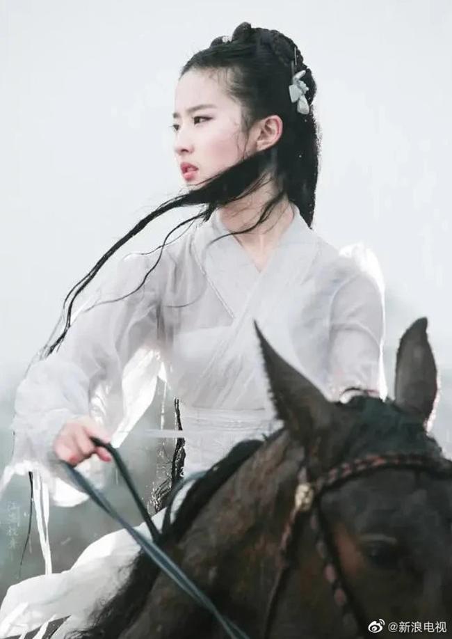 Sự thật những cảnh phim bị cắt: Tiểu Long Nữ Lưu Diệc Phi chưa là gì so với cảnh hôn nuốt lưỡi này!-4