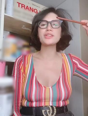 Vòng eo 109 còn mặc áo bó, Trang Trần lộ tầng mỡ dày cộp-1