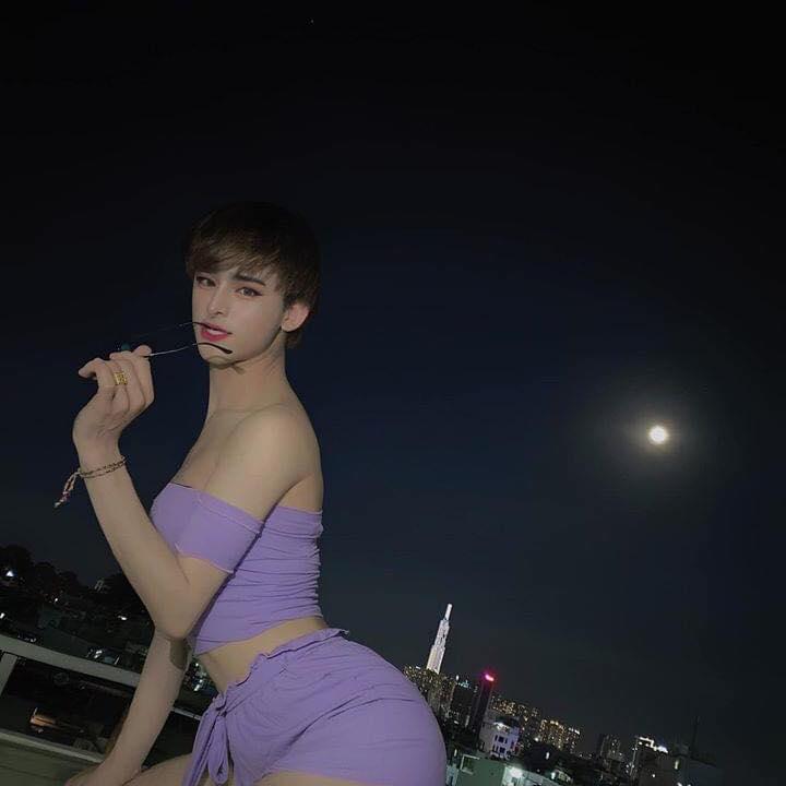 Thảm họa Trần Đức Bo nghiện diện váy bó sát tạo dáng khoe vòng 3 phản cảm-2