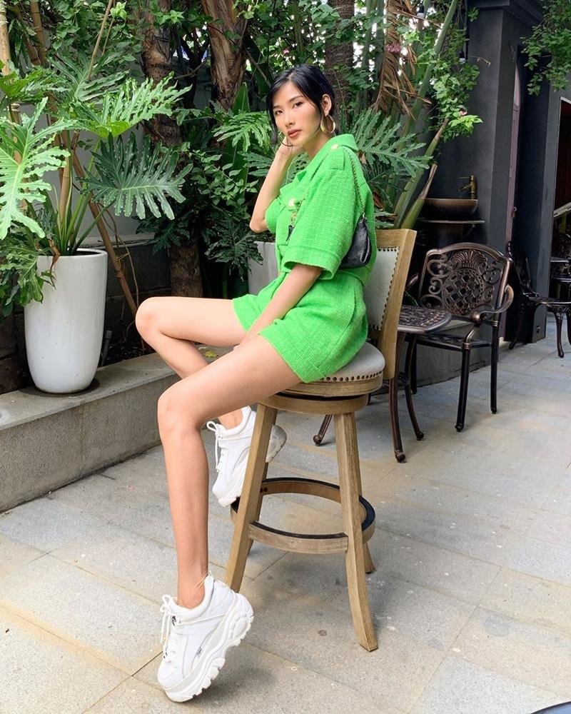 Đỗ Mỹ Linh giờ cũng lên đồ gợi cảm với áo cúp ngực chẳng kém gì Ngọc Trinh-4