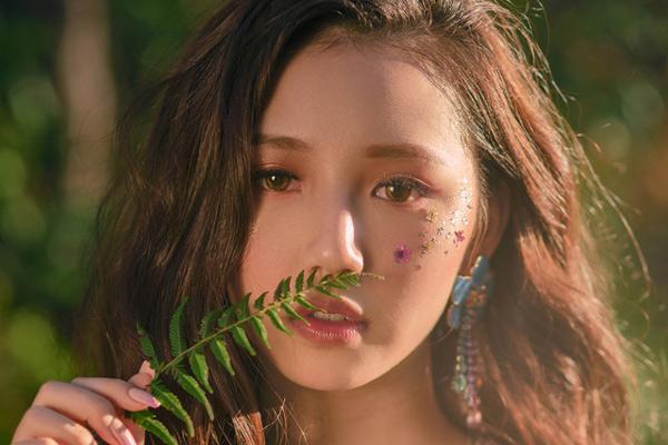 Ra mắt chưa nổi 1 ngày, MV mới của Amee bị soi giống loạt sản phẩm từ BlackPink, TWICE và Red Velvet-5