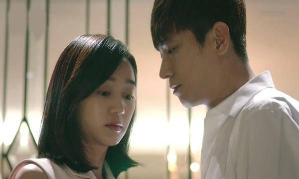 Ly hôn vợ lấy con gái giám đốc, đêm tân hôn tôi sững sờ nhìn em vén váy-1