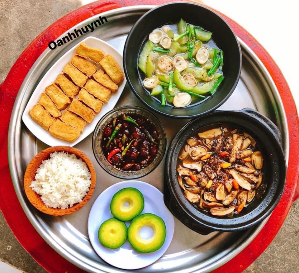 Mâm cơm chay đã mắt, ngon miệng của 8X chỉ cần nghĩ là ra món-4