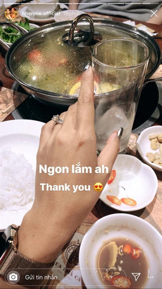 HHen Niê và bạn trai tương tác thế nào trước khi hủy theo dõi?-3