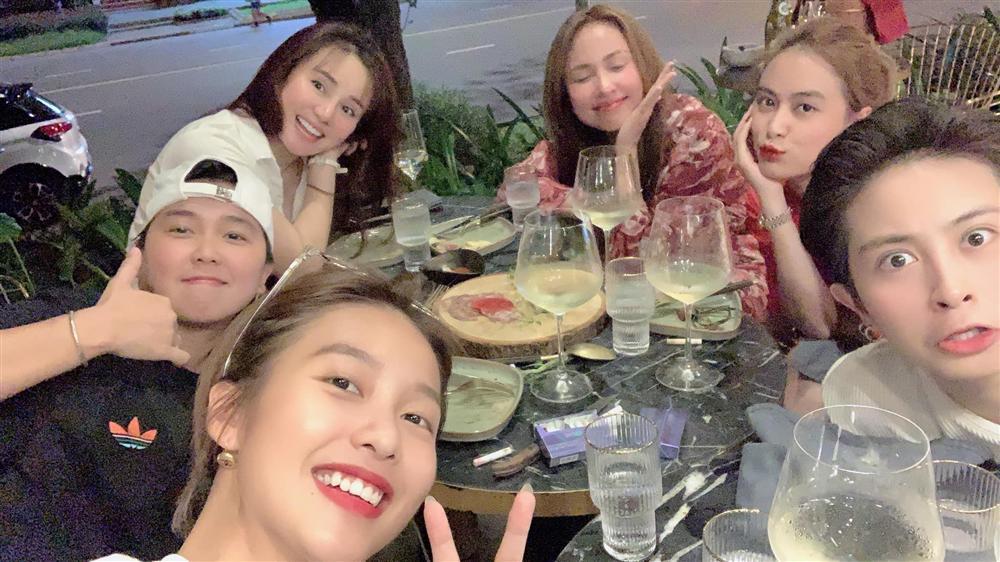 Hoàng Thùy Linh - Gil Lê thoải mái bên nhau không màng tin đồn yêu đồng tính-15