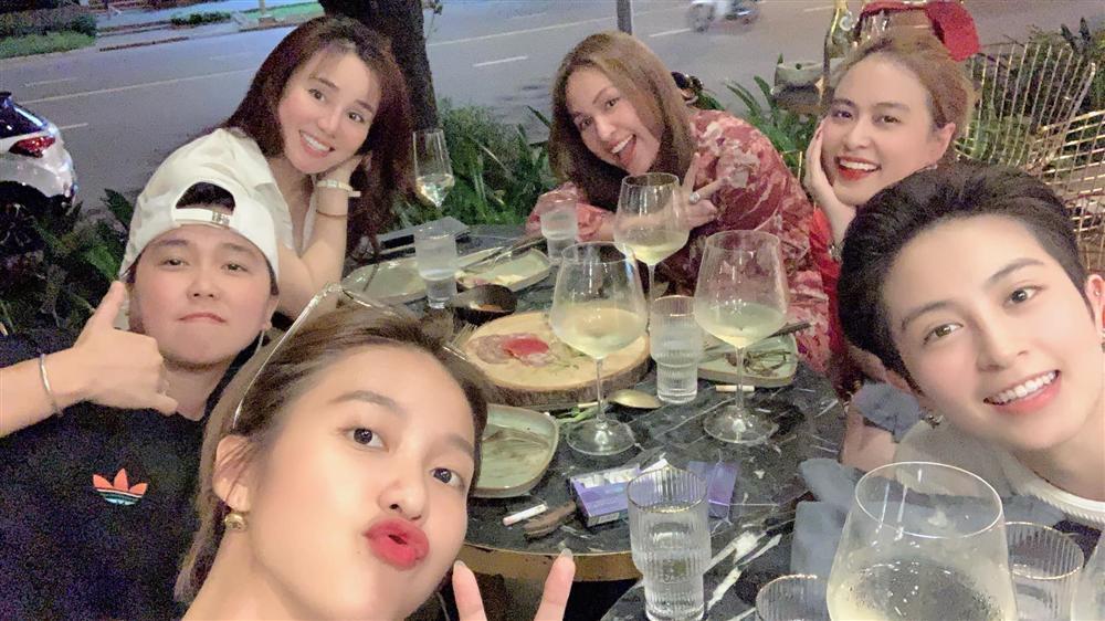 Hoàng Thùy Linh - Gil Lê thoải mái bên nhau không màng tin đồn yêu đồng tính-16