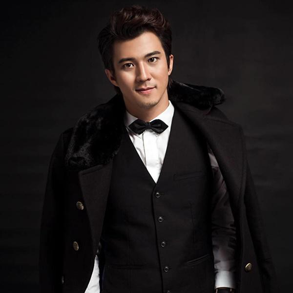 Siêu mẫu Việt từng làm công nhân quét rác, bán nước mía để kiếm sống giờ ra sao?-4