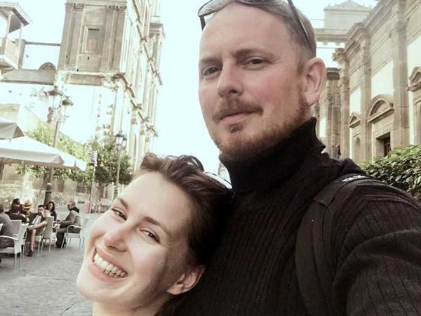 6 bí mật về cô đào sexy có cảnh nóng như thật trong phim gây sốt Netflix-2