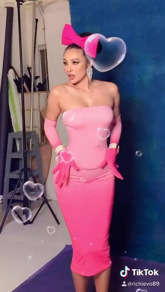 Yaya Trương Nhi kém duyên vì váy bó chịt hằn rõ vùng nhạy cảm-2