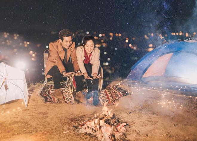 Chuyện tình của chàng diễn viên và fan nữ từ năm 17 tuổi-1