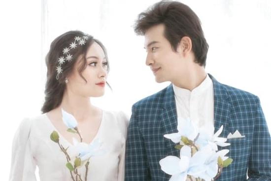 Chuyện tình của chàng diễn viên và fan nữ từ năm 17 tuổi