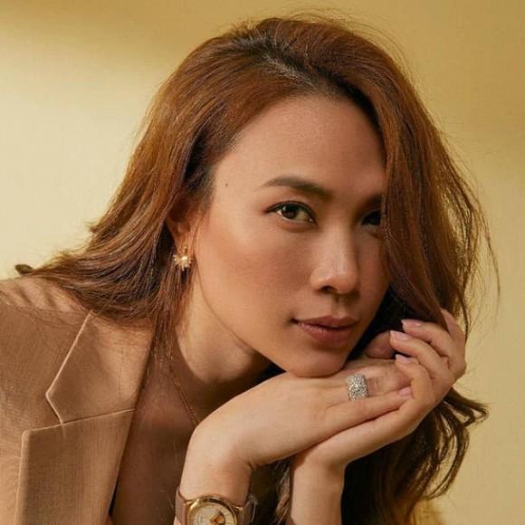 Nhìn Quang Trung mà cứ lú thành chị Mỹ Tâm xào rau, giả gái thế mới đỉnh-2