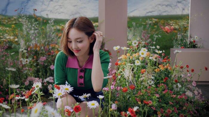 Nhận cúp mỏi tay tại Hàn, TWICE vẫn băng băng phát hành sản phẩm mới siêu hot ở Nhật-11