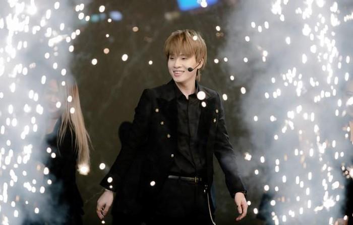 Sao Việt đưa siêu xe lên sân khấu: Jack chơi moto siêu ngầu, Sơn Tùng đẳng cấp với si cổ-3