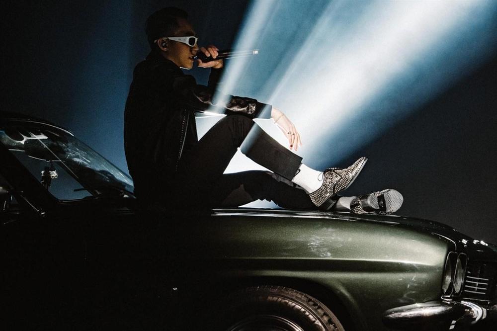 Sao Việt đưa siêu xe lên sân khấu: Jack chơi moto siêu ngầu, Sơn Tùng đẳng cấp với si cổ-5