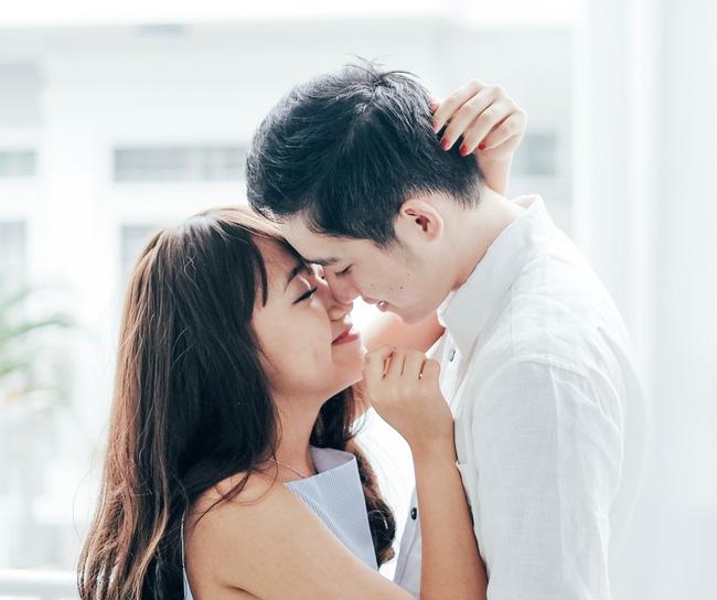 Nếu trong khi hôn anh ấy có 4 cử chỉ nhỏ nhặt này thì đây đích thực là người đàn ông tuyệt vời-2