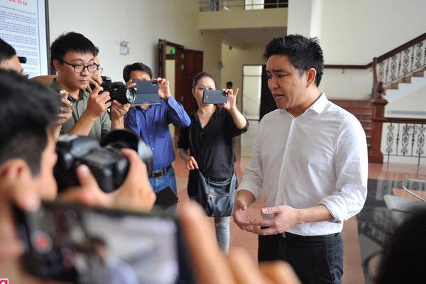 Bác sĩ Chiêm Quốc Thái ra khỏi phòng xử khi bà Trần Hoa Sen vắng mặt-2