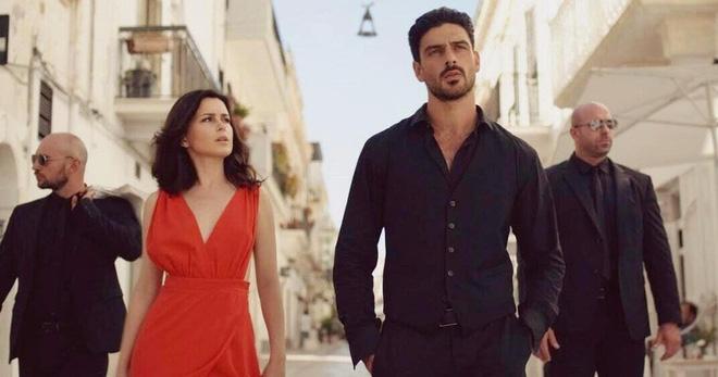 Hết 50 Sắc Thái lại đến 365 Ngày, phim có yếu tố tình dục bạo lực vì sao bị chê bai thậm tệ?-6