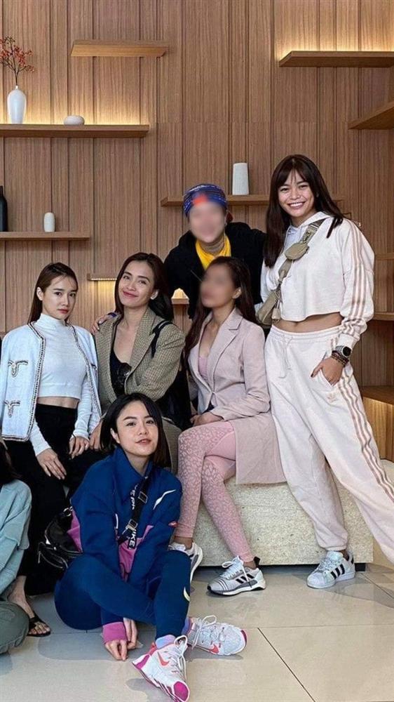 Nhan sắc Nhã Phương bất ngờ lấn lướt Á hậu Mâu Thủy khi đụng độ-1