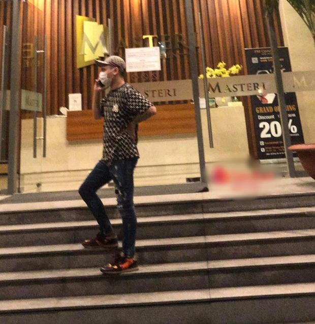 Dát hàng hiệu đến nhà Khắc Tiệp, Khắc Việt bị nhận xét trẻ trâu khác hẳn ngày thường-1