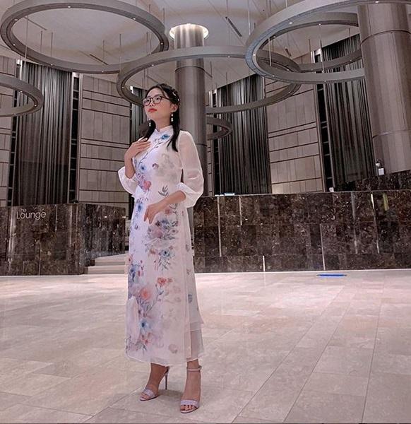 Phương Mỹ Chi lần đầu đi giày cao gót 12cm - Thúy Vi mặc đầm xuyên thấu đụng Thiều Bảo Trâm-2