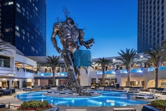 Có gì bên trong phòng khách sạn đắt bậc nhất thế giới?