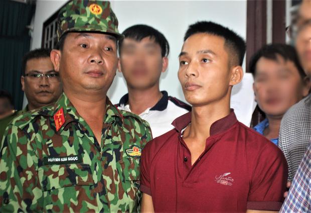 Triệu Quân Sự ngủ ở bãi biển Đà Nẵng, dạo chơi phố cổ Hội An và bình thản nói các anh bắt em đi khi công an ập vào quán game ở Tam Kỳ-4