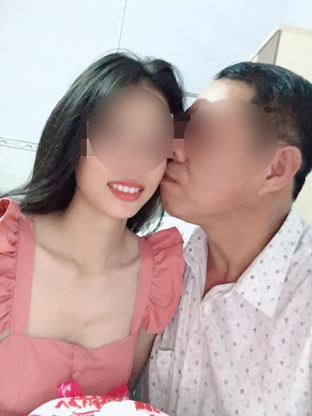 Thầy giáo 53 đính hôn với học trò 21: Từng nhận nữ sinh làm con nuôi, thân thiết từ khi còn đi học-2