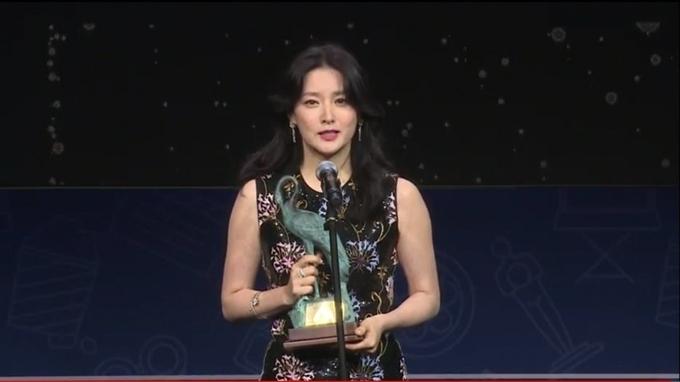 Lee Young Ae mất tự tin về diễn xuất-1